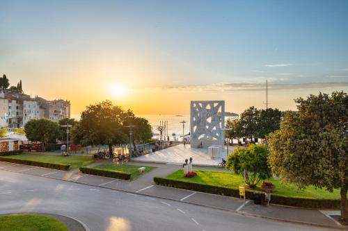 Golden Sunset Residence