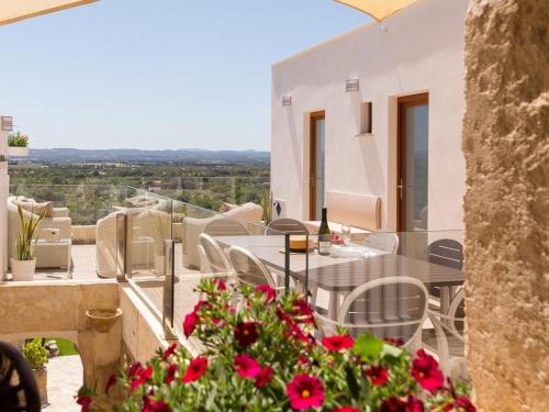 a balcony with a table and chairs and flowers at Casa del Sol in Búger