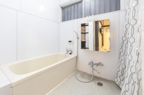 A 5-minute walk from the station 12 minutes by train to Tokyo Station ジャイロ新小岩