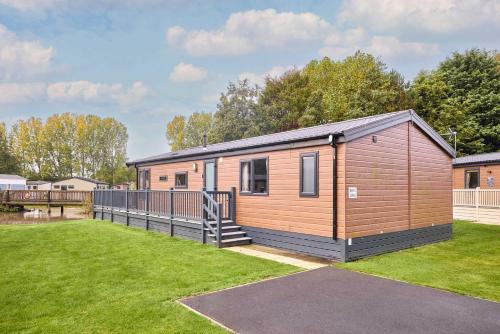 Beryl Lodge with Hot Tub photo 29