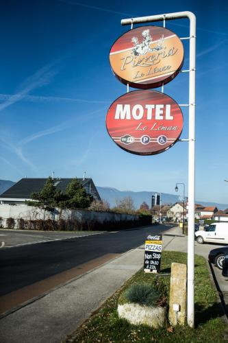 a motel sign on the side of a road at Motel Le Léman in Commugny