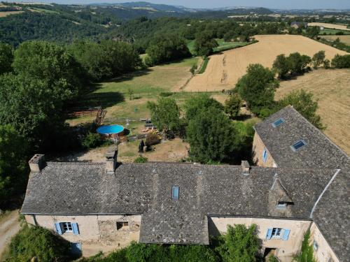 an aerial view of a house with a roof at Saisonnée - Gîtes de Charme en Aveyron in Centrès