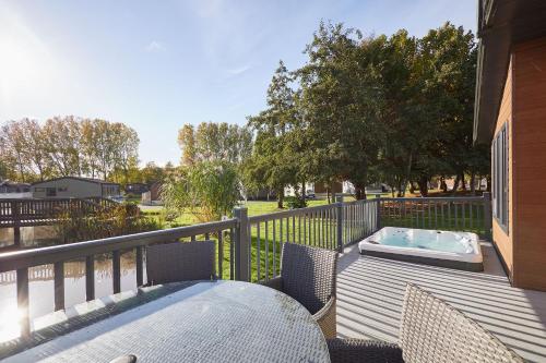 Beryl Lodge with Hot Tub photo 23