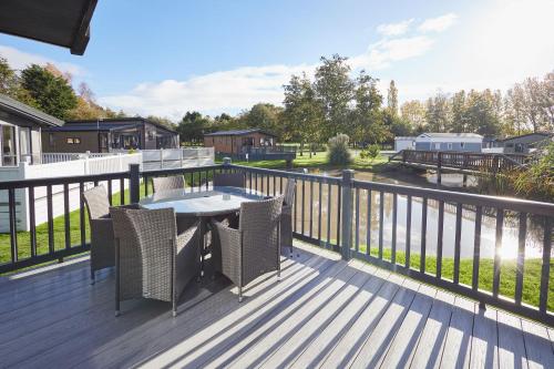 Beryl Lodge with Hot Tub photo 25
