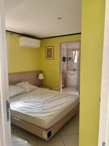 Appartement T2 50m² vue mer Presqu'il de Giens. RC