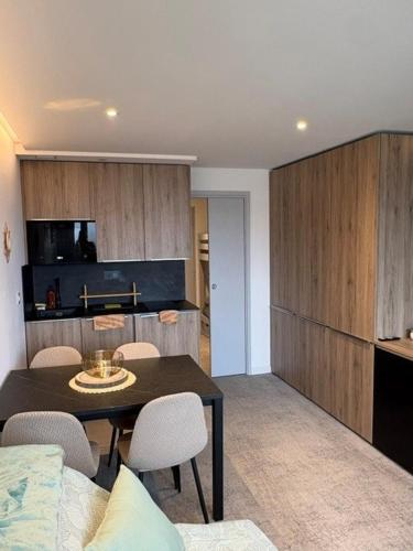 Studio entièrement rénové et meublé