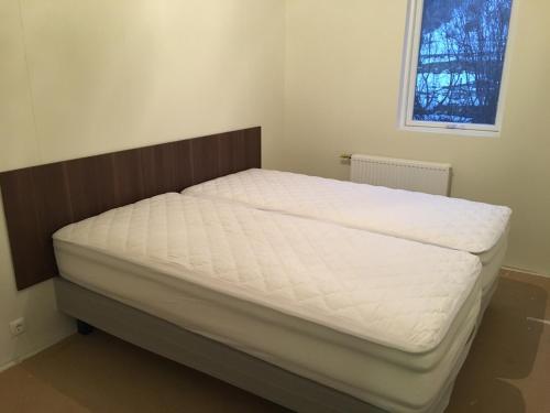 Postel nebo postele na pokoji v ubytování Kjarnagerdi Cottages