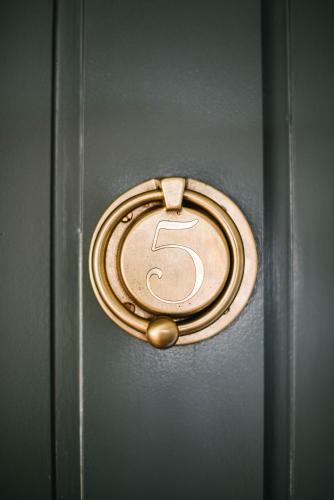 a bronze door handle with the number five on it at 86 Cannon Charleston - Adults Only in Charleston