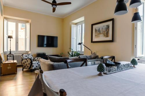 Quiet Trastevere Retreat - Roman Home