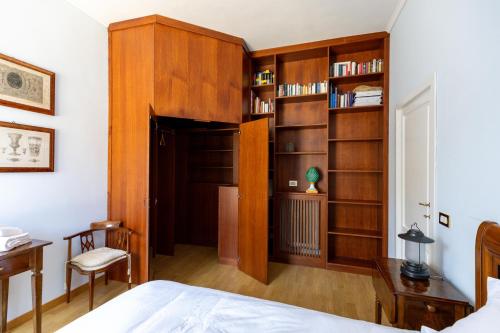 Quiet Trastevere Retreat - Roman Home
