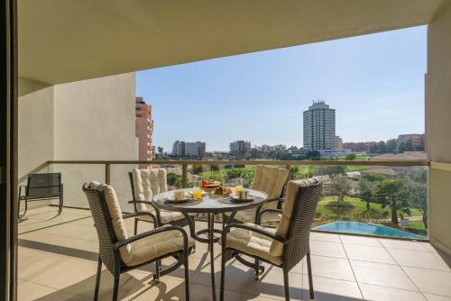 Sun Retreat Portimão, with Pool and Private Balcony