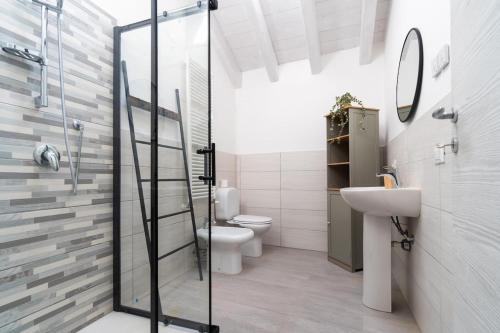 a bathroom with a toilet and a sink at L'appartamento giallo zafferano in Fanano
