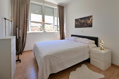 Emily Garden city apartment with Private parking