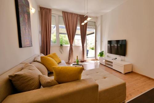 Emily Garden city apartment with Private parking