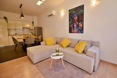 Emily Garden city apartment with Private parking