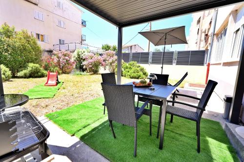 Emily Garden city apartment with Private parking