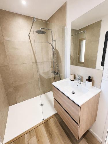 a bathroom with a shower and a sink at La Casa del Roc in Sainte-Colombe