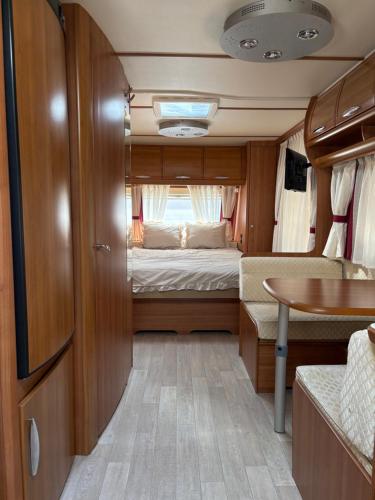 a small room with a bed and a table at Platin Pure in Jastarnia