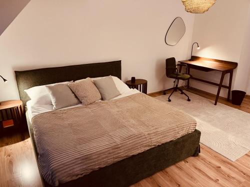 Modern 1BR plus sofabed apartment next to Metro U1 only 15min to City Center Vienna