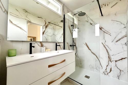 Renovated villa in the heart of Arcachon outbuilding
