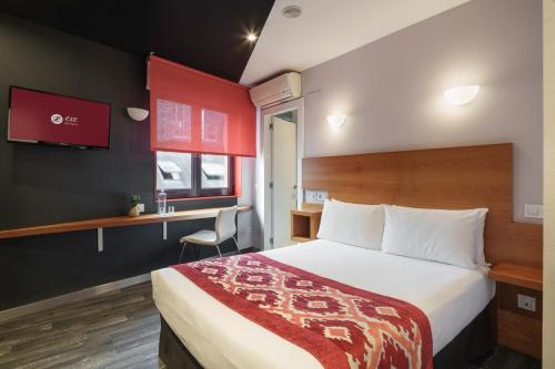 a hotel room with a bed and a desk at Exe Hotel El Magistral in Oviedo