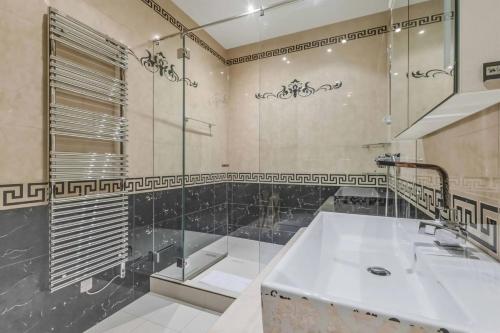 REF 1757 - Cannes Back Croisette - Sea view apartment for rent