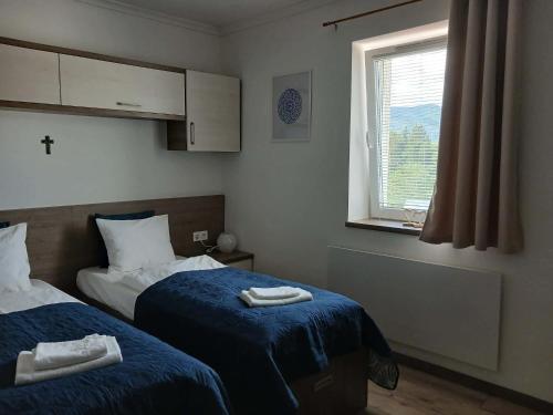 a bedroom with two beds with towels on them at HunGasthaus 04&07 in Mariazell