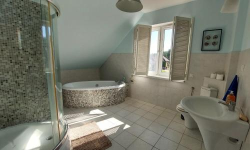 a bathroom with a tub and a toilet and a sink at Dom Nadmorski "Casa Azul" Gdynia Kosakowo in Mechelinki