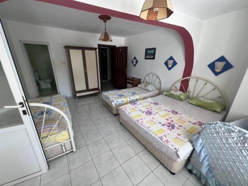 a bedroom with two beds and a bathroom with a mirror at Onur Motel in Bozdoğan