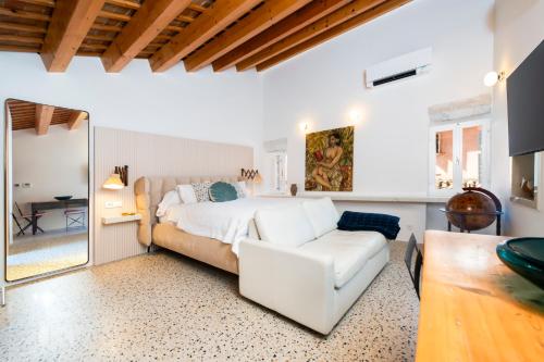Balbi Deluxe Rooms