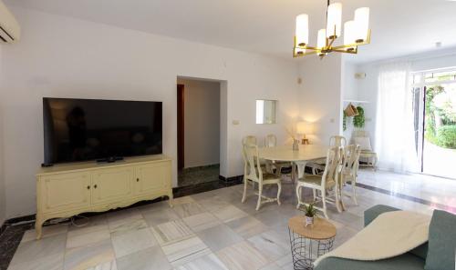 142 - Oasis Villa with Private Pool & Tropical Garden close to the Beach