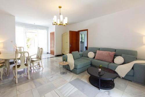 142 - Oasis Villa with Private Pool & Tropical Garden close to the Beach