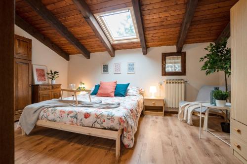 a bedroom with a bed and a window at Una mansarda in montagna in Fanano