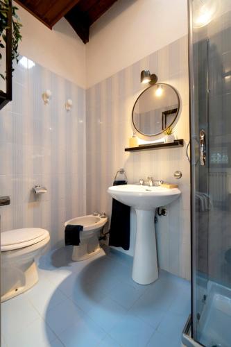 a bathroom with a sink and a toilet and a mirror at Una mansarda in montagna in Fanano