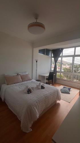 Golden Light Apartment near Santo António