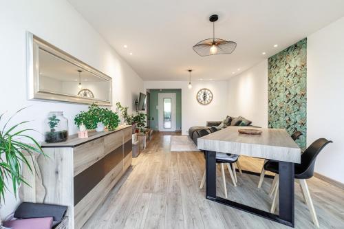 Beautiful 2 rooms Swimming pool, parking space and air conditioning