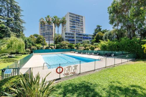Beautiful 2 rooms Swimming pool, parking space and air conditioning