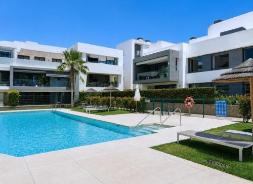 Elegant Estepona Retreat with terrace, pools & gym