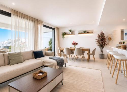 Elegant Estepona Retreat with terrace, pools & gym