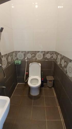 a bathroom with a toilet and a sink at Hotel Hương Phong in Binh Chau