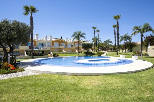 Golf Garden with pool by Hd properties