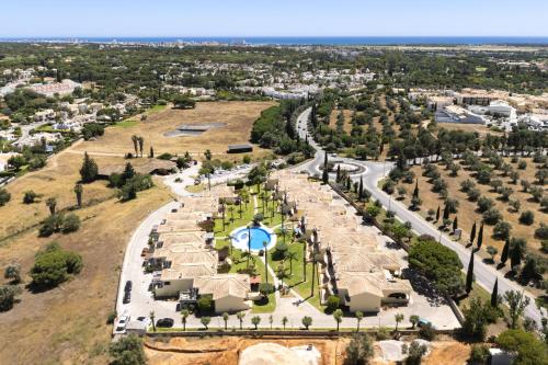 Golf Garden with pool by Hd properties