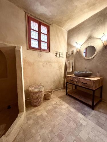 a bathroom with a sink and a mirror at Dar Zaytoun Bhalil in Bhalil