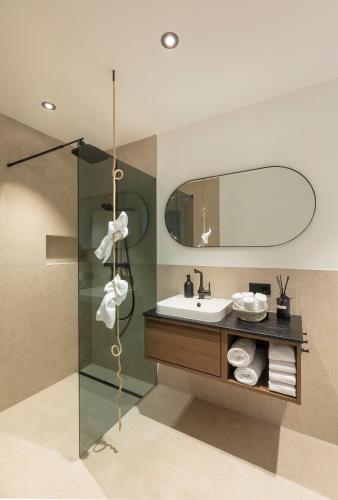 a bathroom with a sink and a mirror at Nomes Apartment in Axams