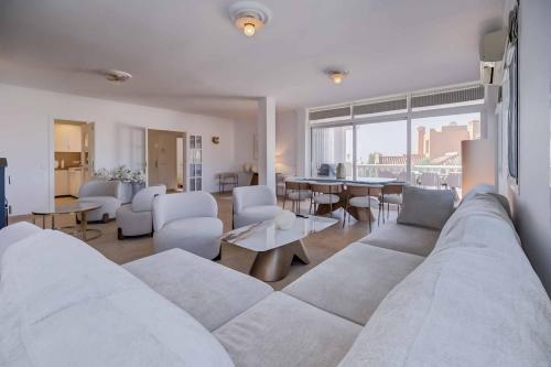 143 - Spacious Villa with Private Pool & Stunning Views