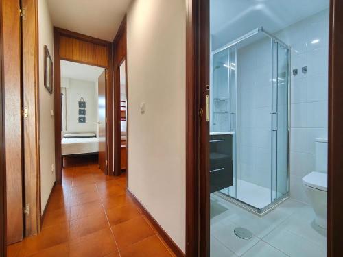 a bathroom with a glass shower and a toilet at URB. PEDRAS NEGRAS in Pontevedra