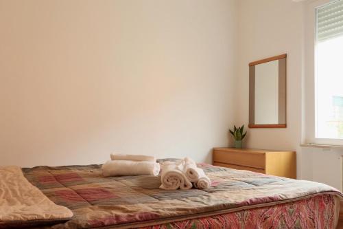 a bedroom with a bed with towels on it at Bilocale a 500m dal mare in Giulianova