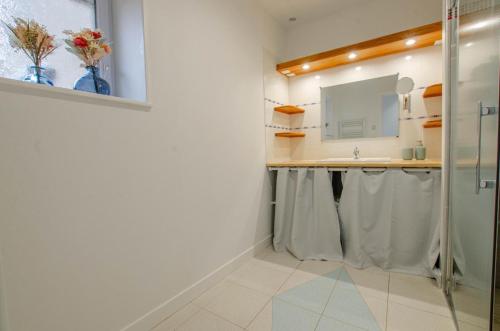 a bathroom with a sink and a mirror at La bulle champêtre in Balnot-sur-Laignes