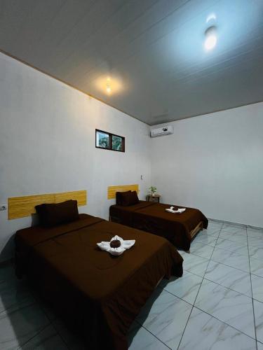 a room with two beds in a room at Lomba Oen bungalow in Nembrala