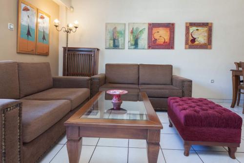 Elegant 2 Bd Apt with Balcony in Korydallos Square